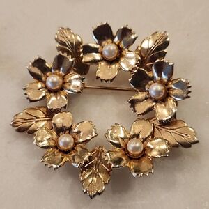 Vintage Gold Tone Floral Wreath Brooch with Faux Pearls Mid-Century Style Flower